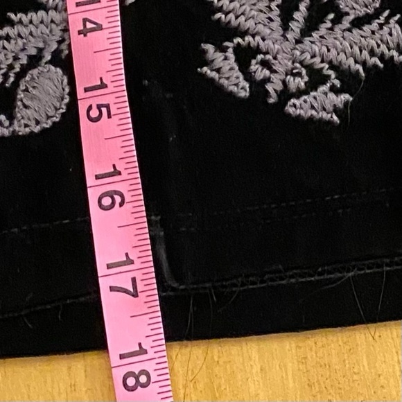 IvyJane Women’s Mini Skirt Velvet Embroidered Embellished beautiful unique small - Picture 11 of 13